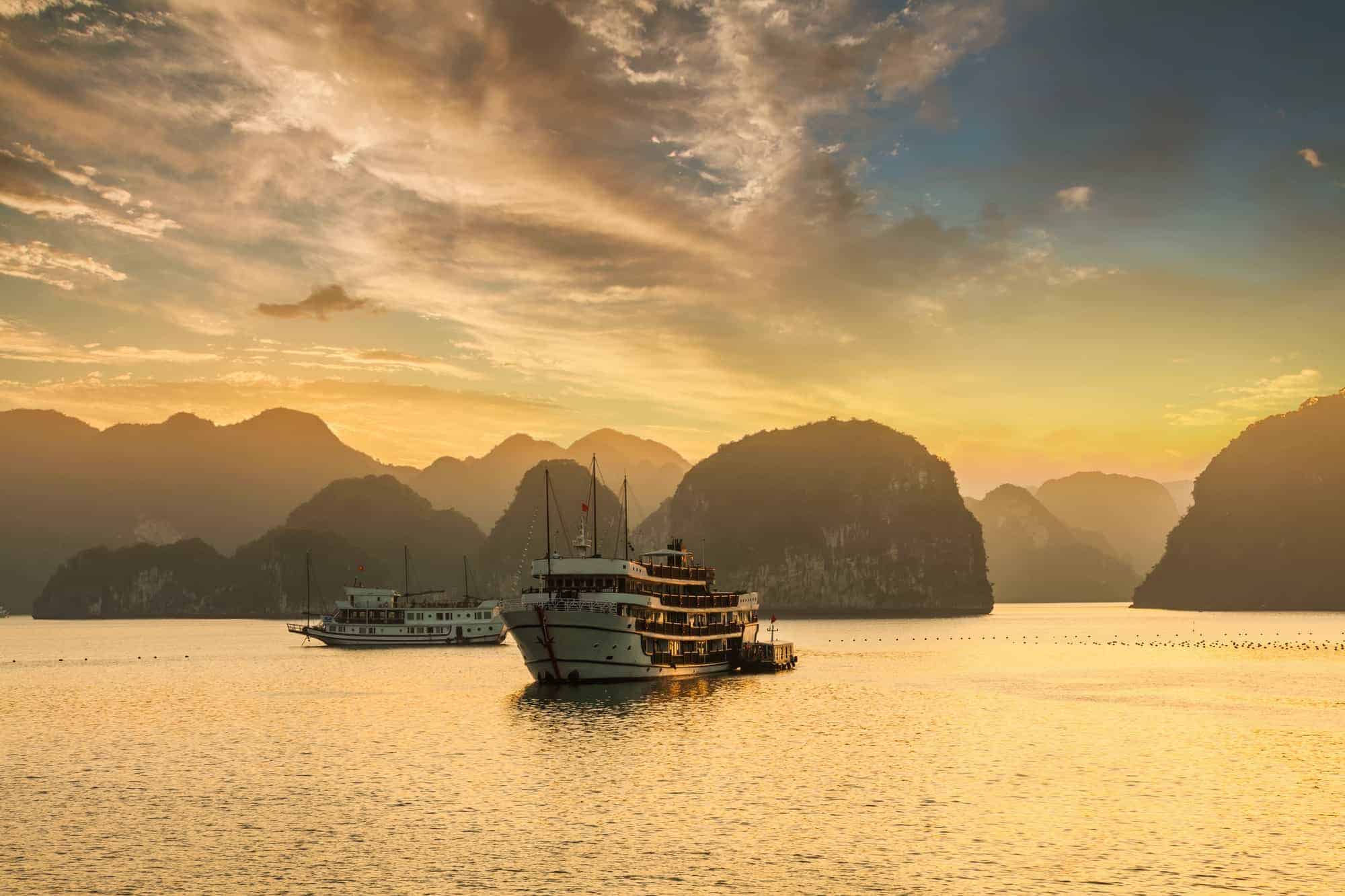 sunset-over-the-islands-of-halong-bay-in-northern-vietnam-.jpg